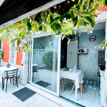 Rifugio Di Giusy, With Swimming Pool Appartamento *